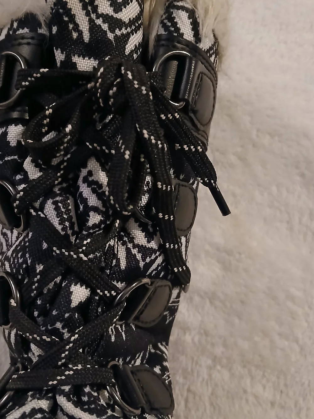 Wonder Nation 3M Thinsulate Black & White Patterned Girls Winter Boots, Size 1
